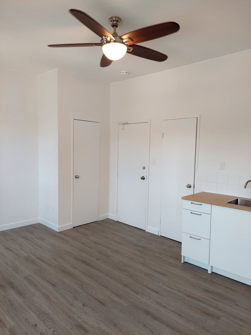 136 Close Avenue - Photo 3