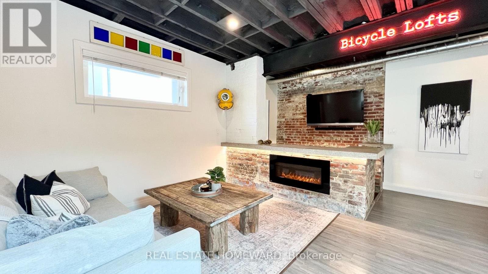1233 Dundas Street - Photo 2