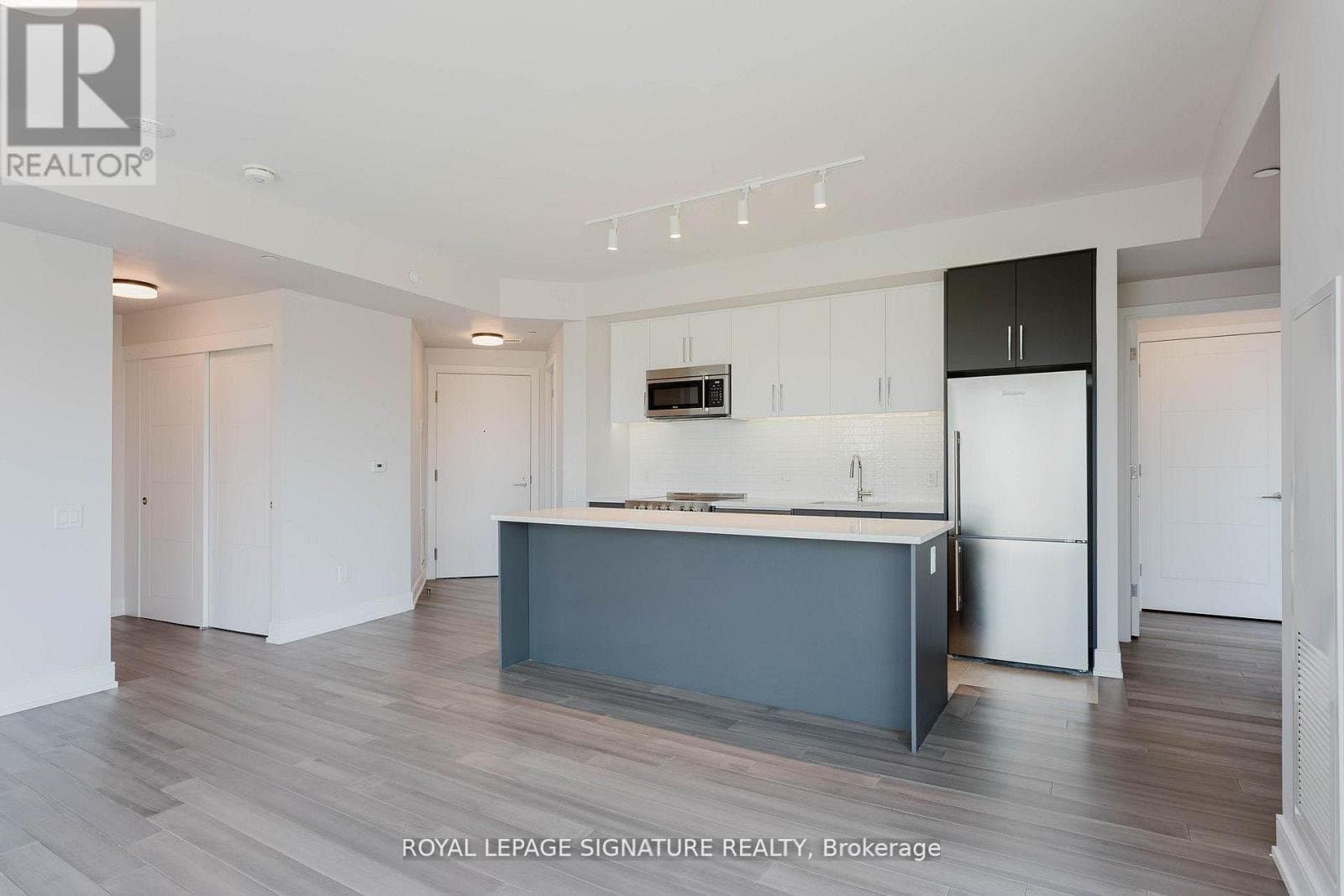 2525 Bathurst Street - Photo 2