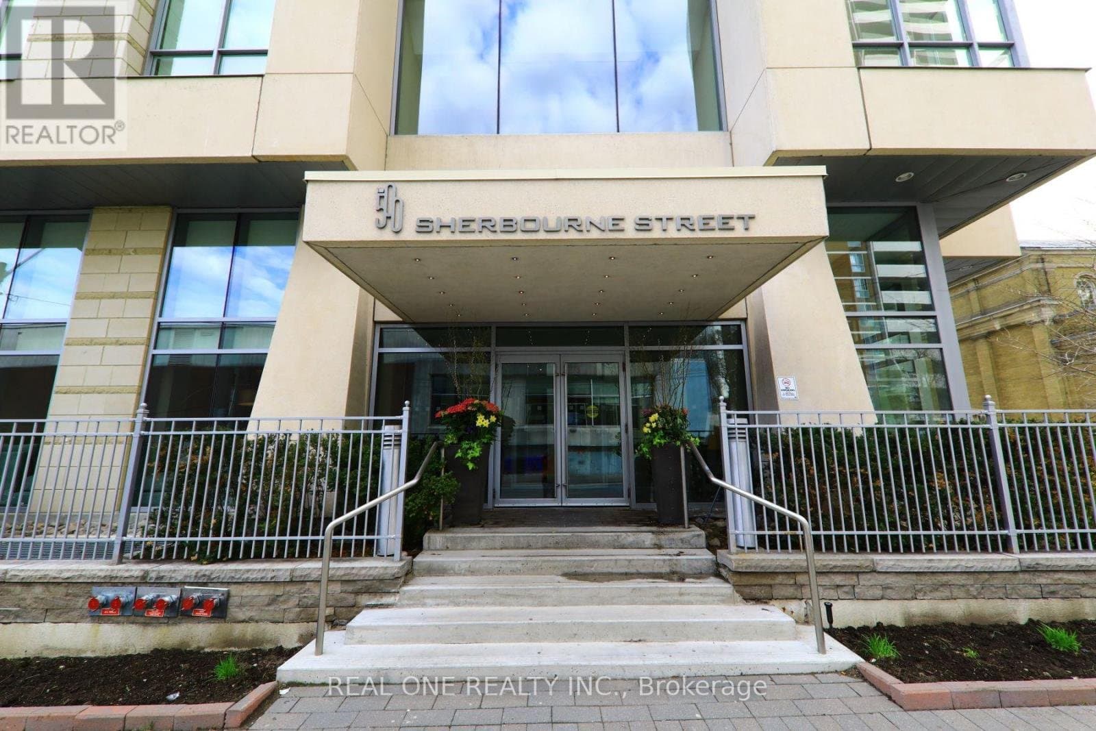 500 Sherbourne Street - Photo 1