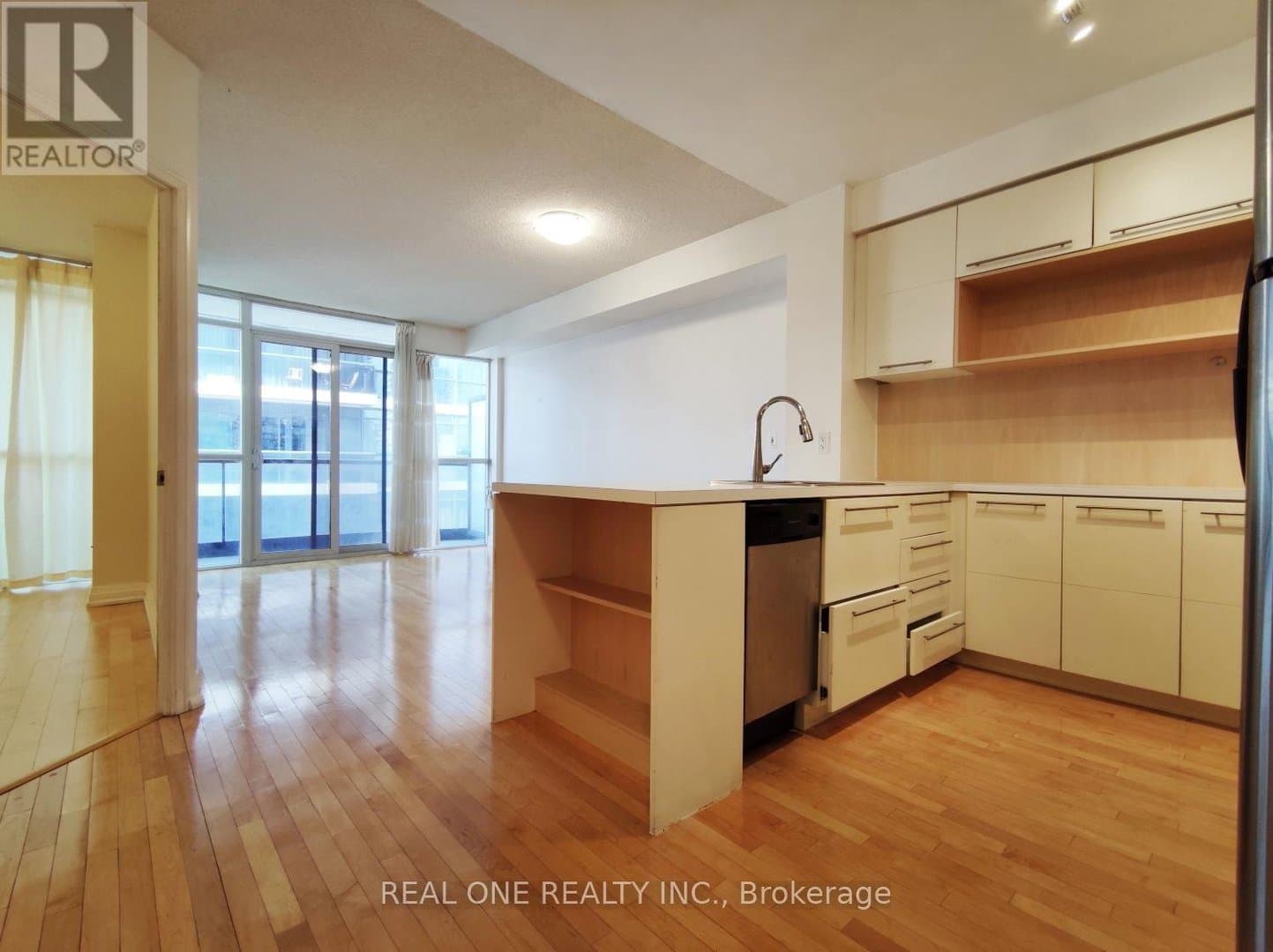 25 Carlton Street - Photo 1
