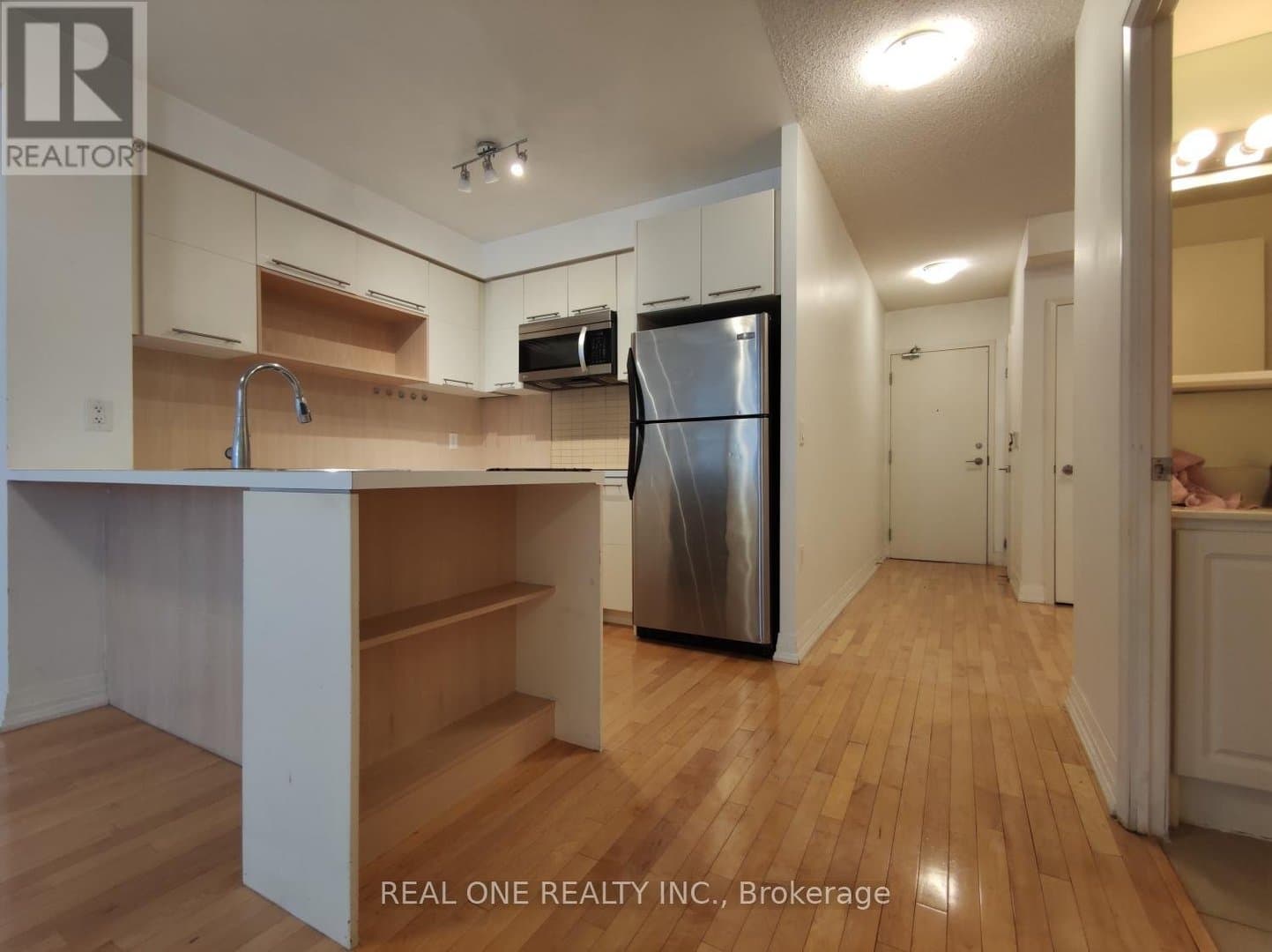 25 Carlton Street - Photo 3