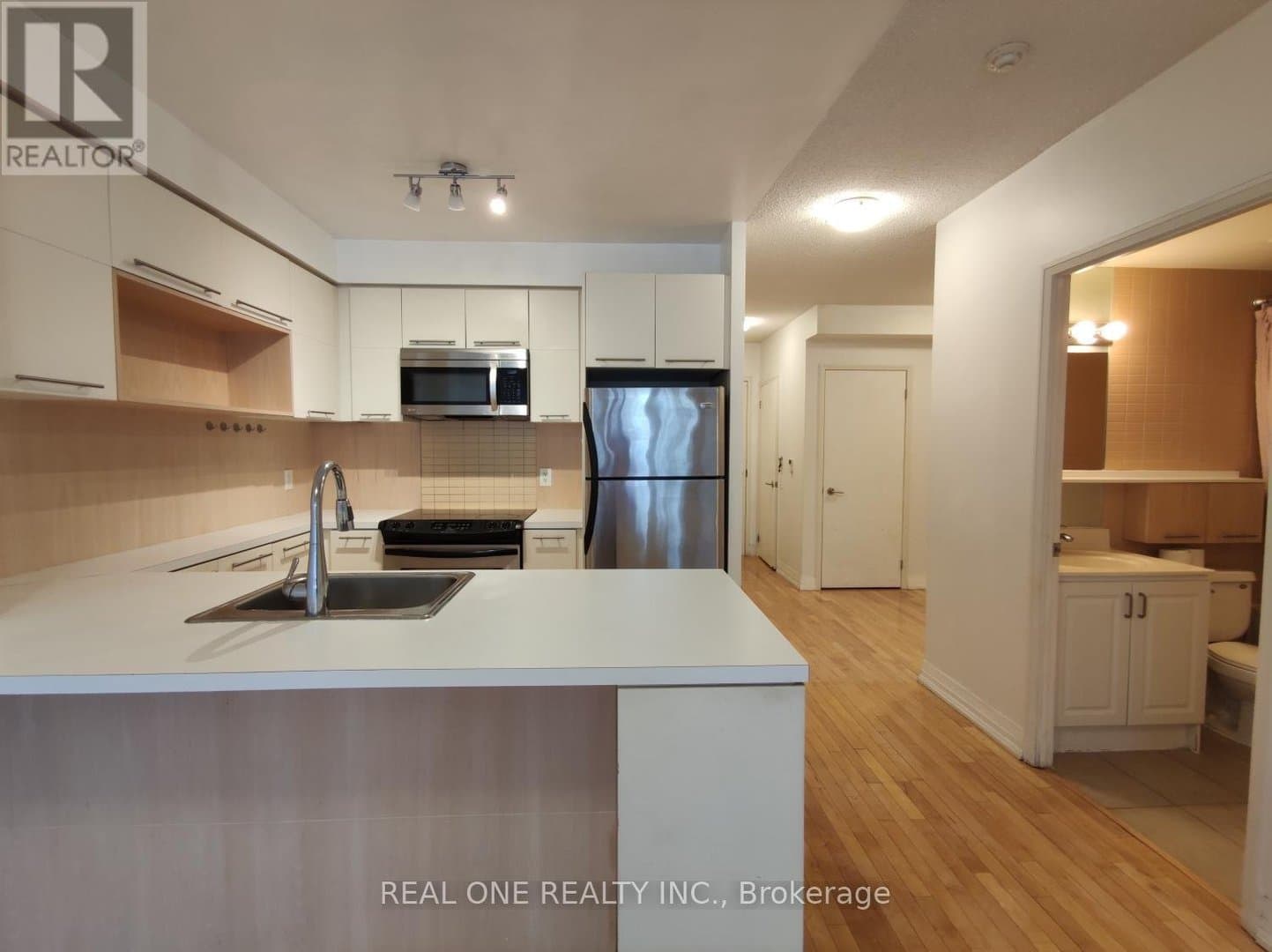 25 Carlton Street - Photo 4