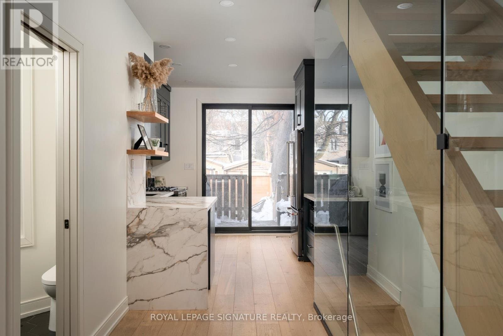 26 Pape Avenue - Photo 4