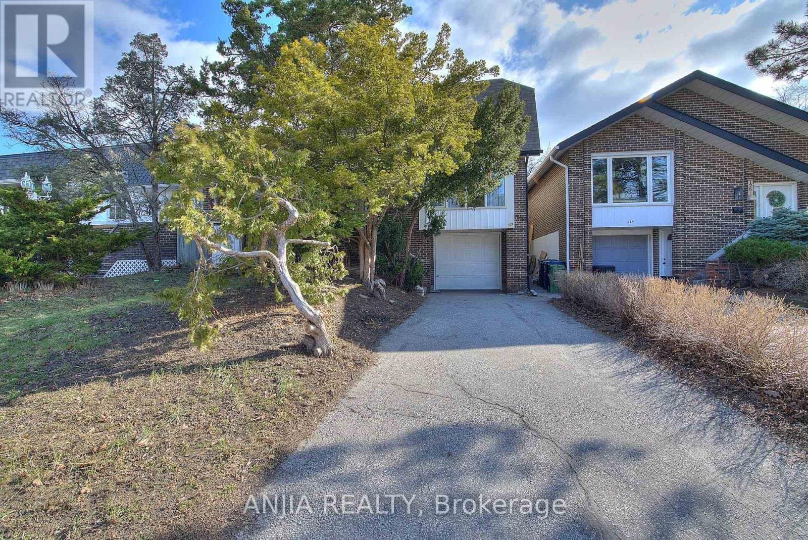 128 Loganberry Crescent