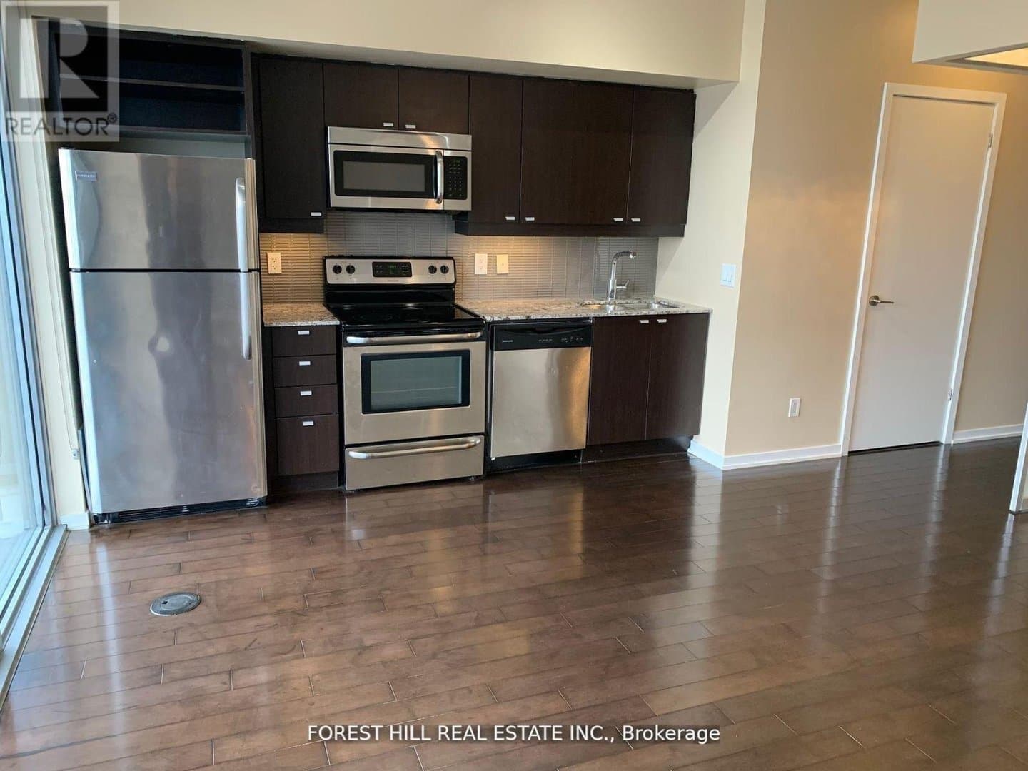 105 The Queensway Avenue - Photo 2