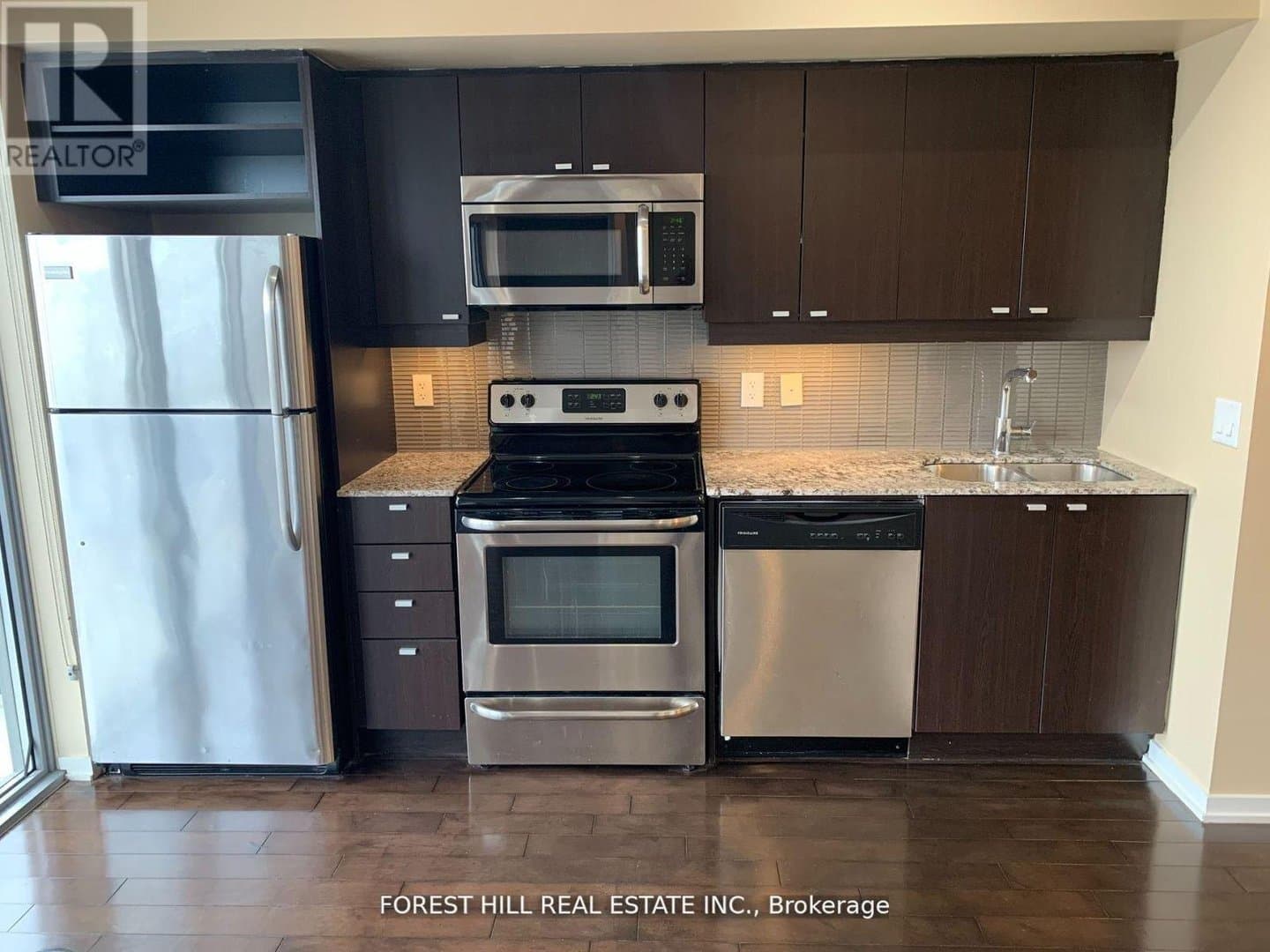 105 The Queensway Avenue - Photo 3
