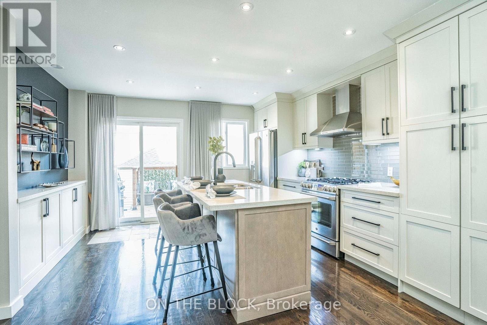 49 Leslie Street - Photo 3