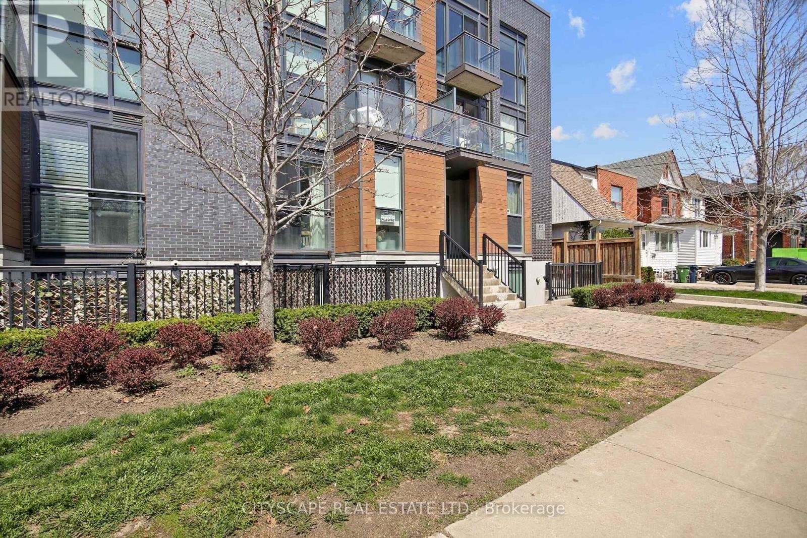370 Wallace Avenue - Photo 2