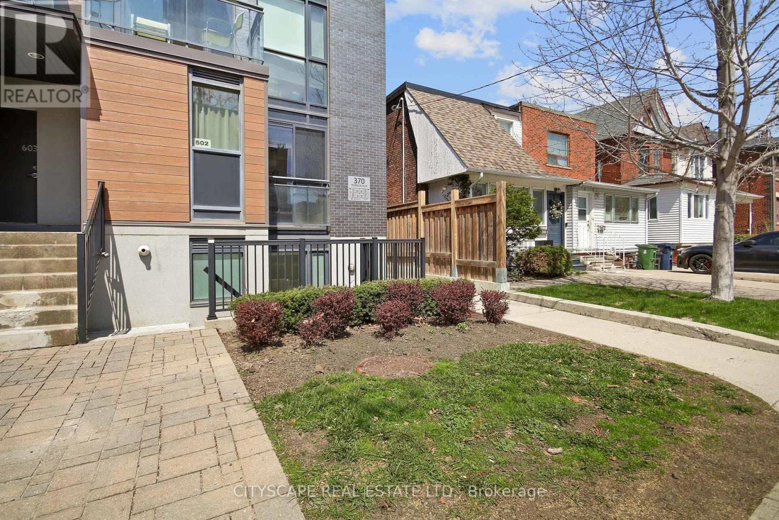 370 Wallace Avenue - Photo 3