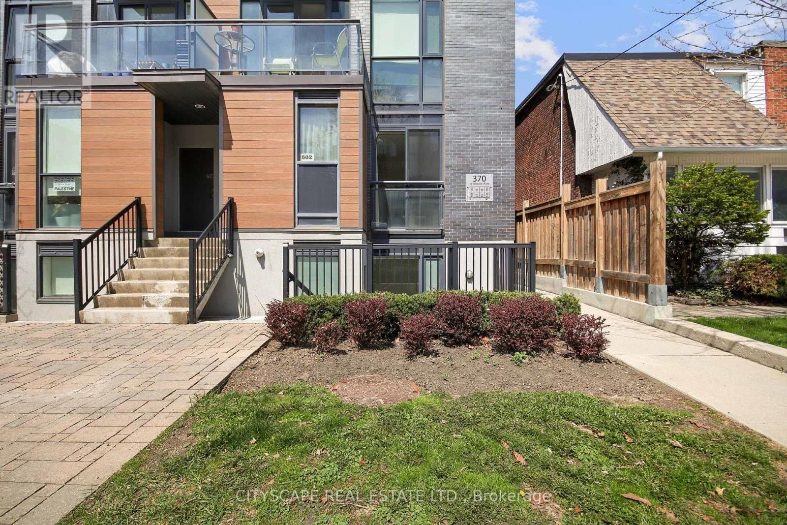 370 Wallace Avenue - Photo 4