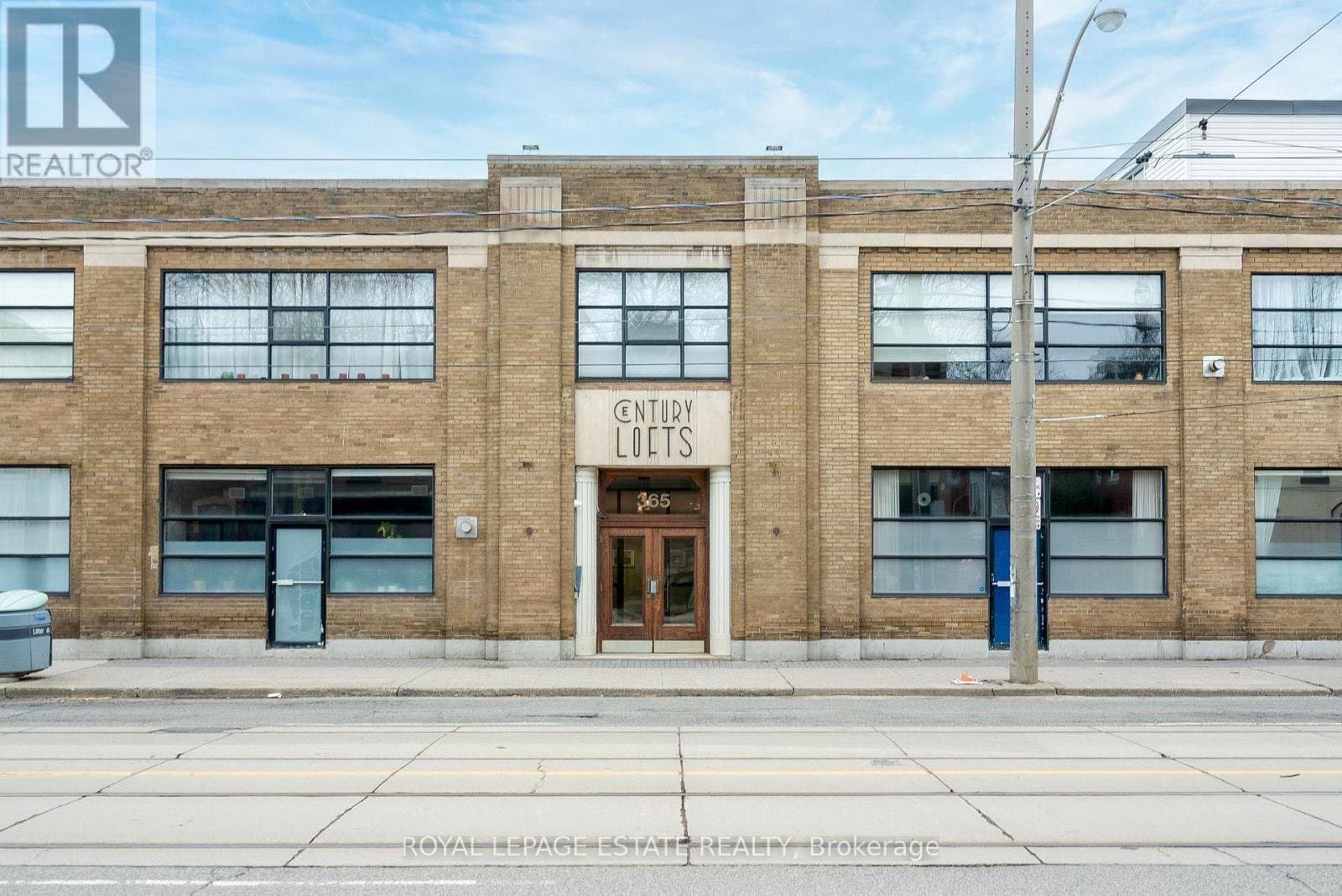 365 Dundas Street