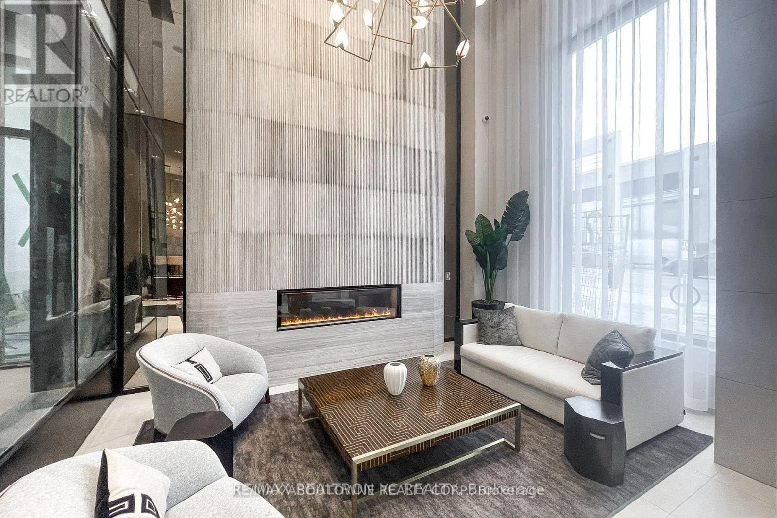 2020 Bathurst Street - Photo 2