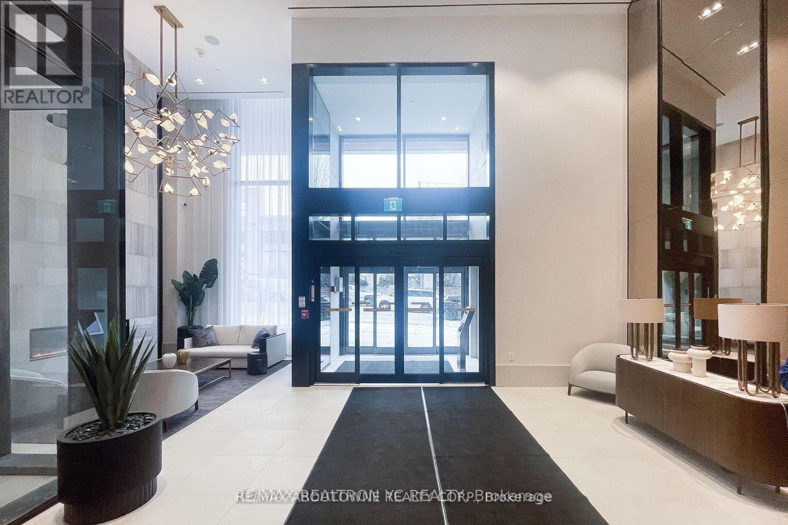2020 Bathurst Street - Photo 3