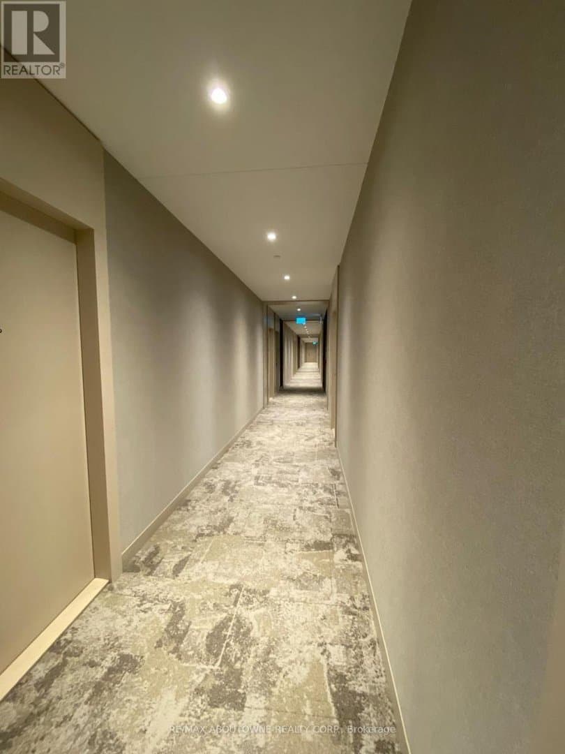 2020 Bathurst Street - Photo 4