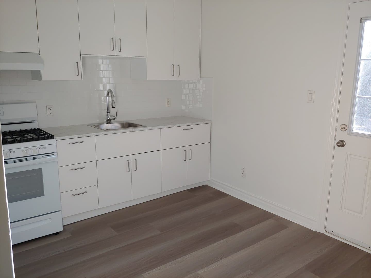 396 Crawford Street - Photo 2