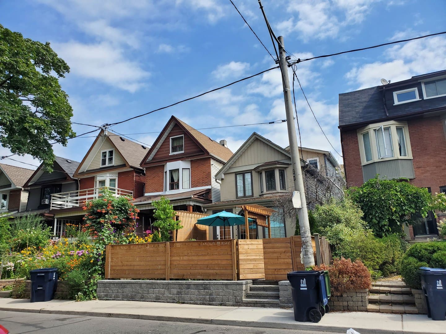 821 Carlaw Avenue