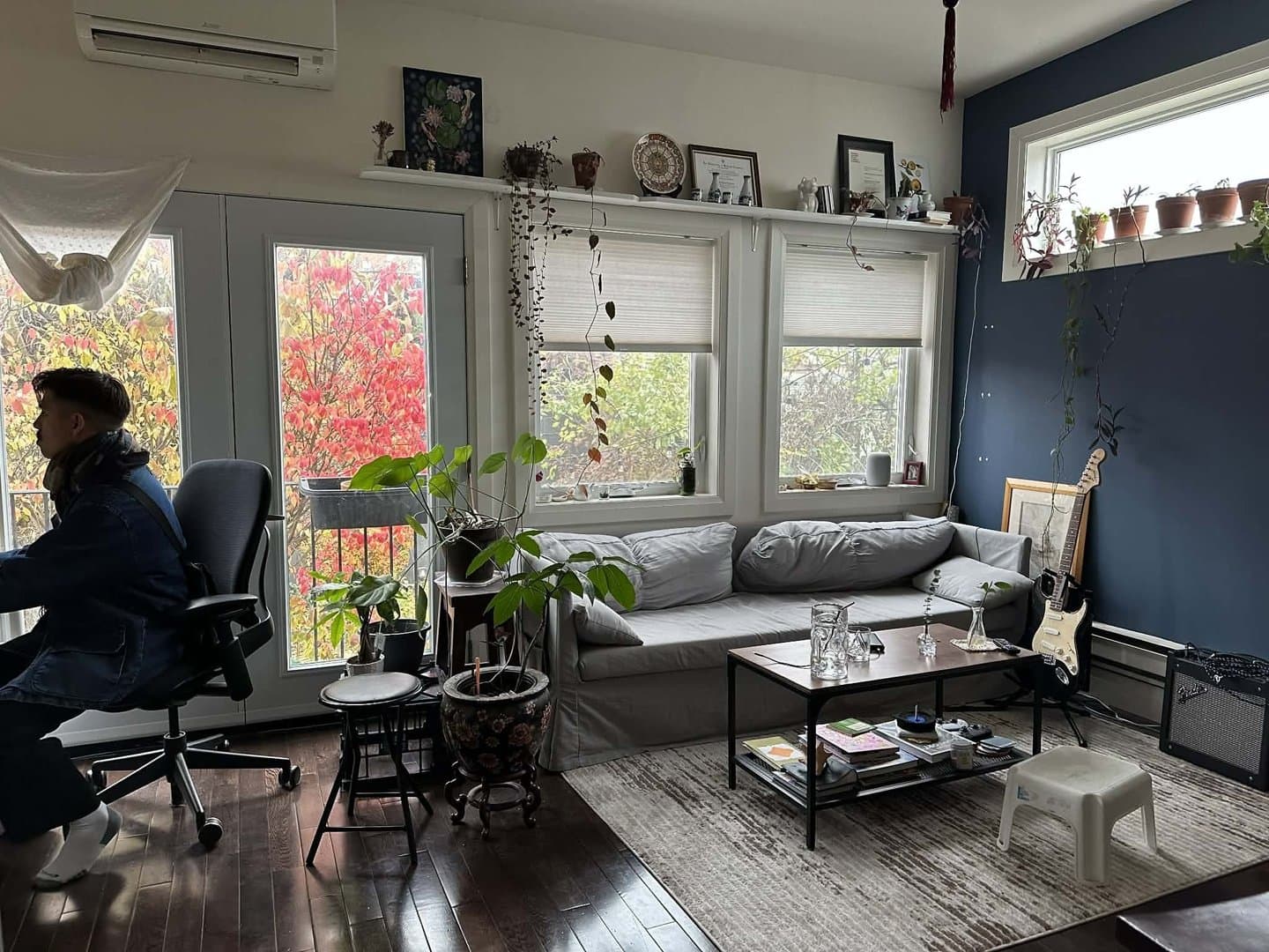 821 Carlaw Avenue - Photo 3