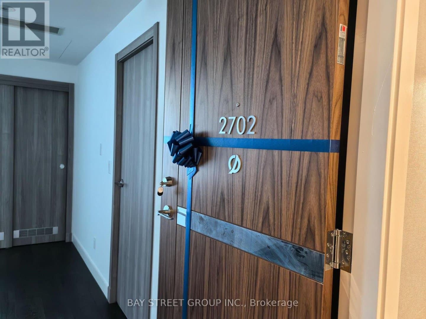 27 Mcmahon Drive - Photo 2