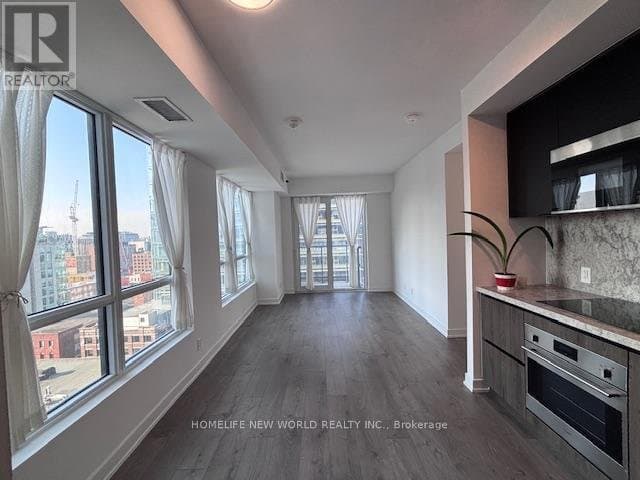 108 Peter Street - Photo 3