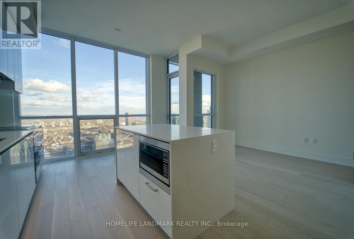 1 Yorkville Avenue - Photo 3