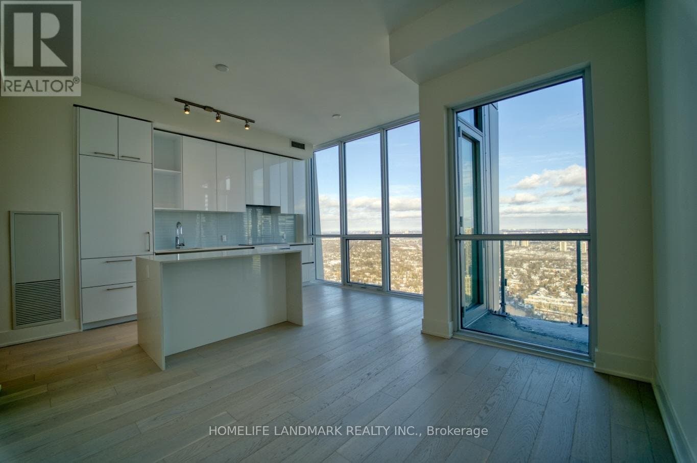 1 Yorkville Avenue - Photo 4