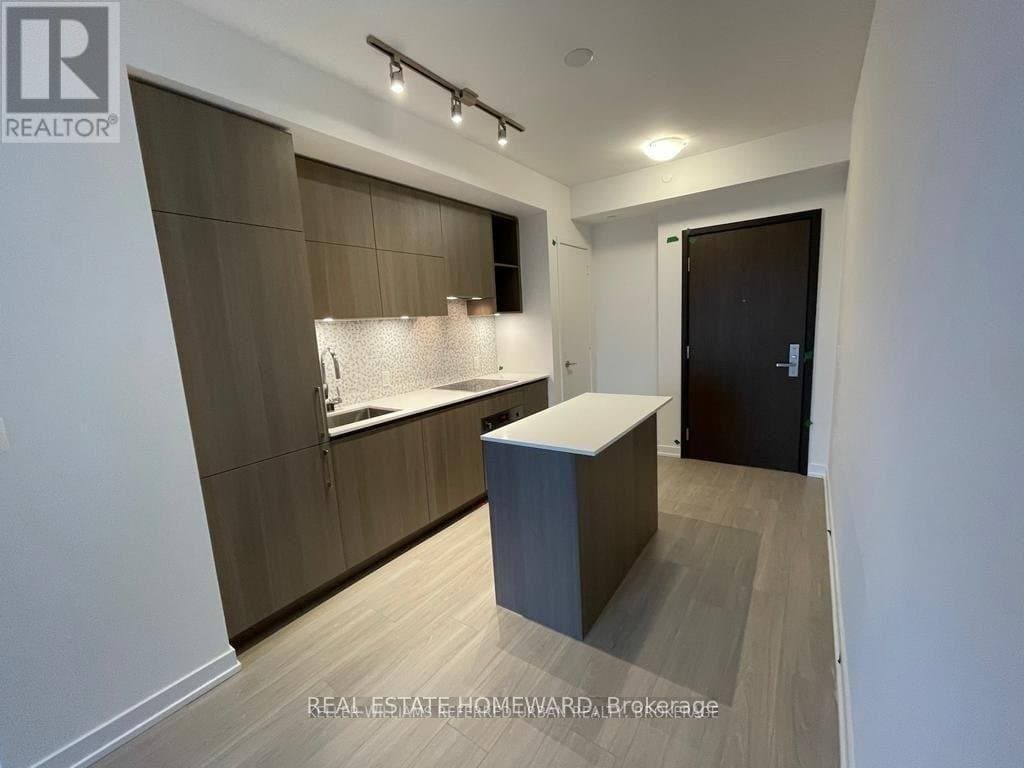 1 Yorkville Avenue - Photo 1