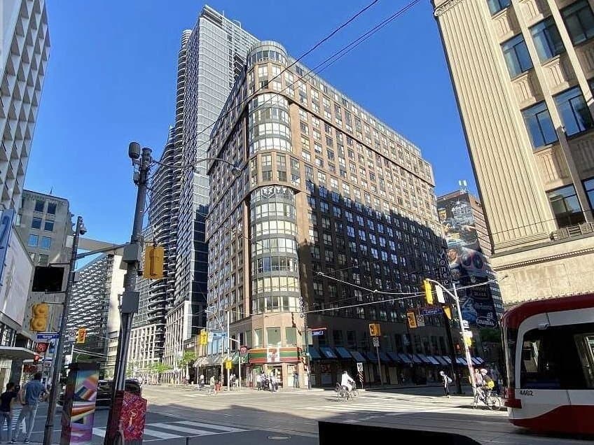 7 Carlton Street - Photo 2