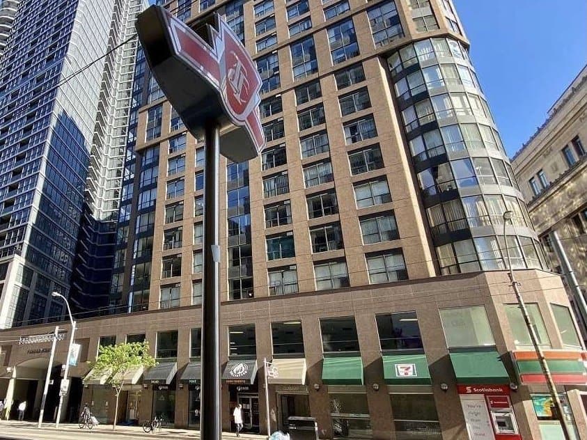 7 Carlton Street - Photo 3