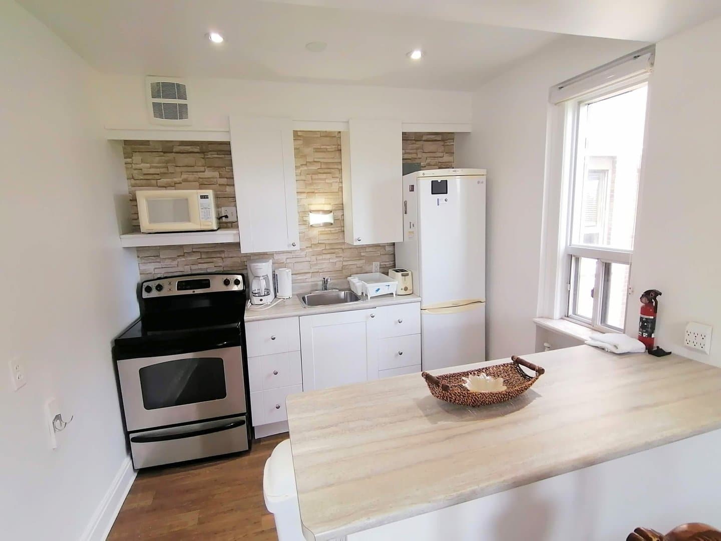 2 Glen Elm Avenue - Photo 2