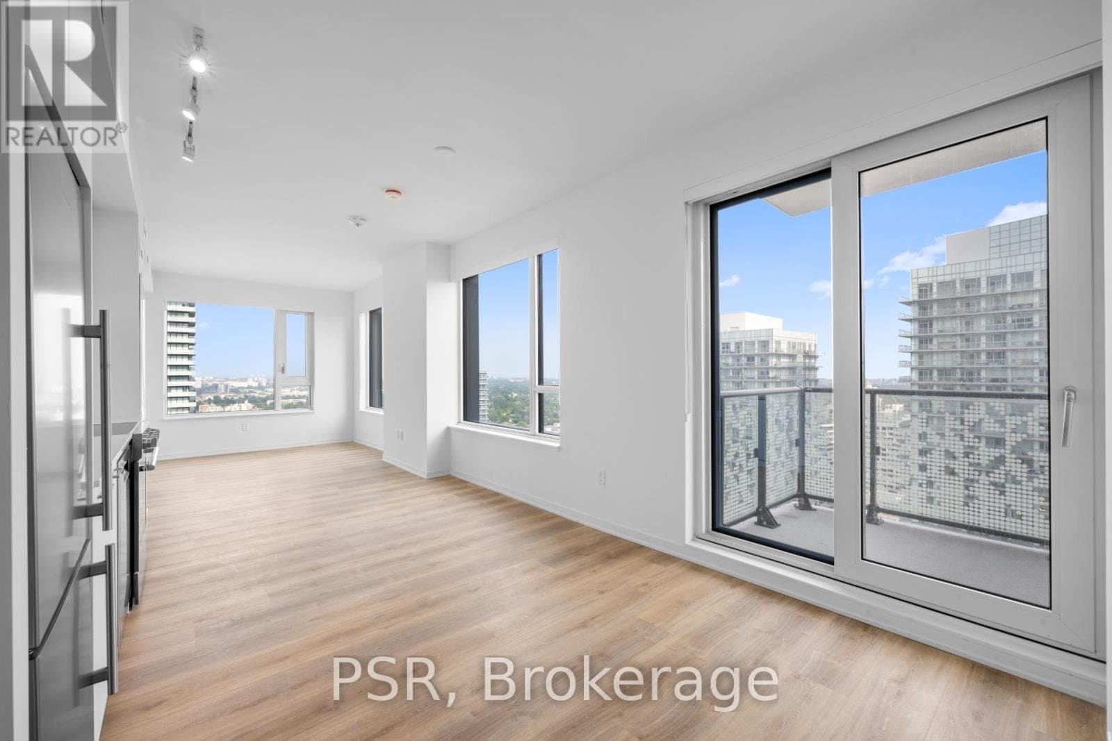 101 Roehampton Avenue - Photo 2
