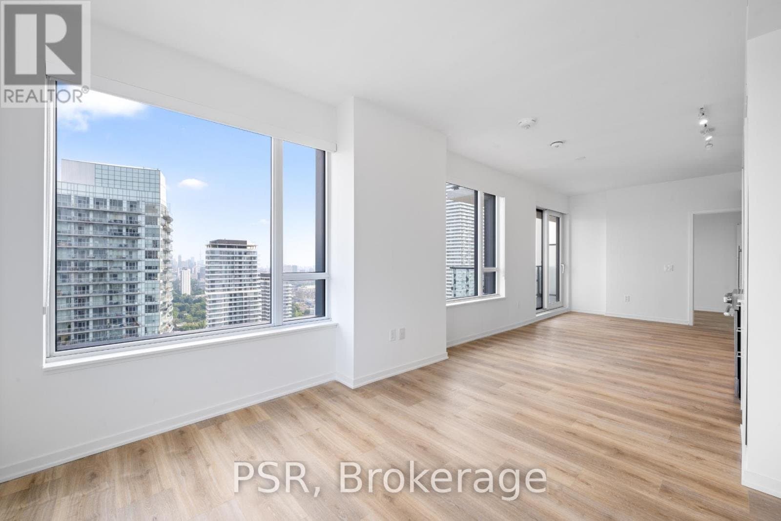 101 Roehampton Avenue - Photo 4