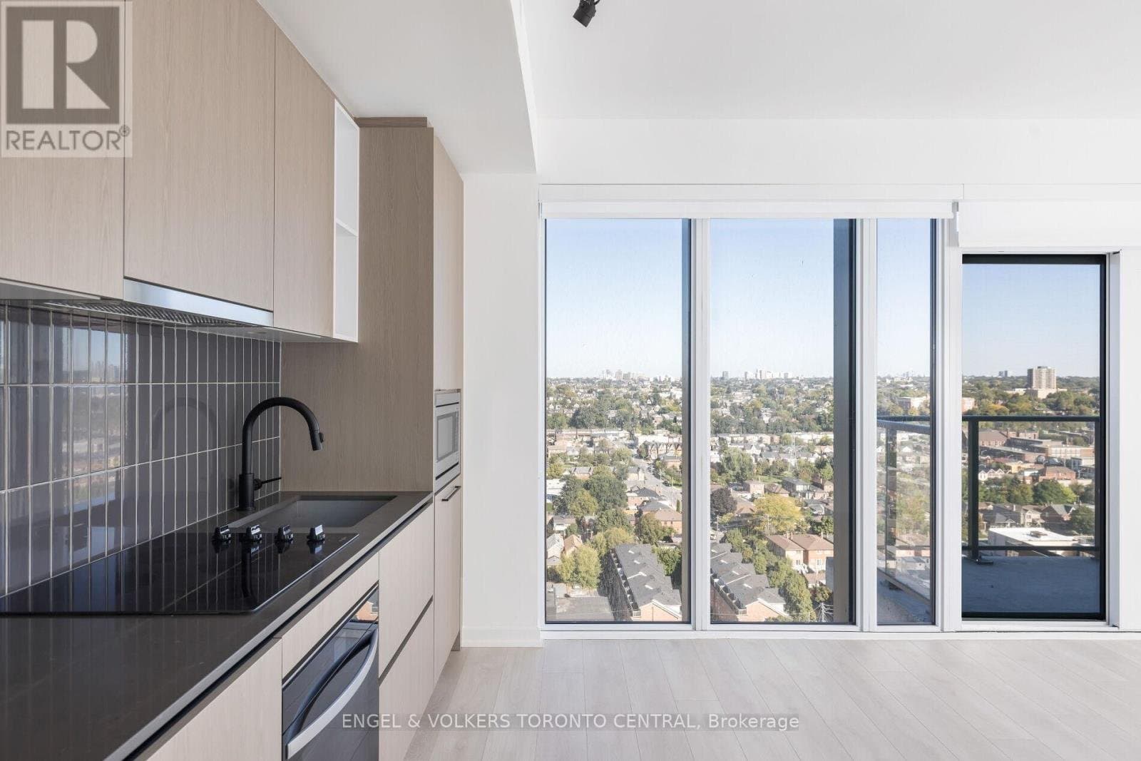 1245 Dupont Street - Photo 4