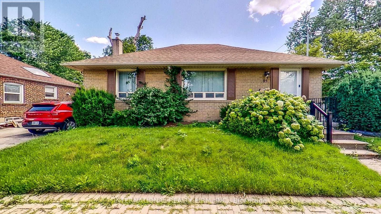 85 Churchill Avenue