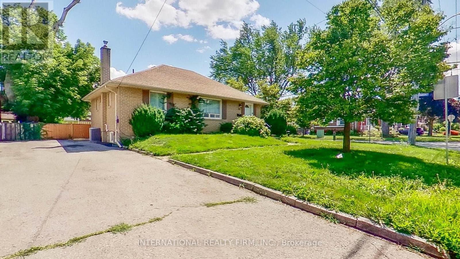 85 Churchill Avenue - Photo 3