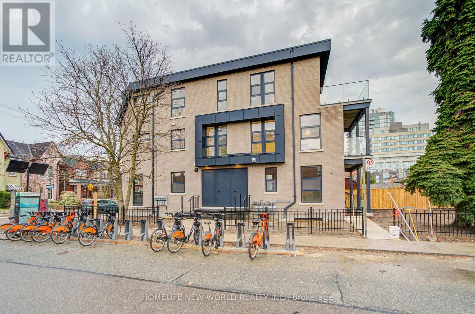78 Gladstone Avenue - Photo 1