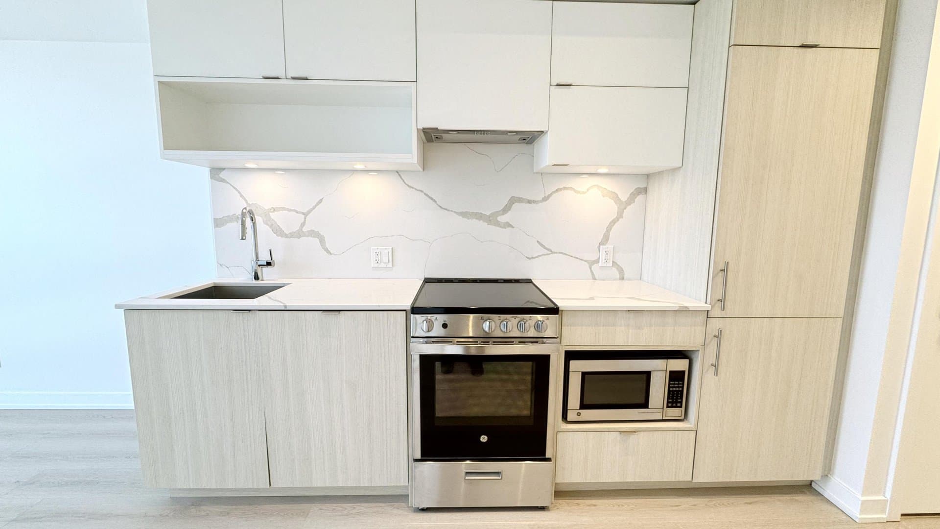 100 Queen Street East - Photo 2