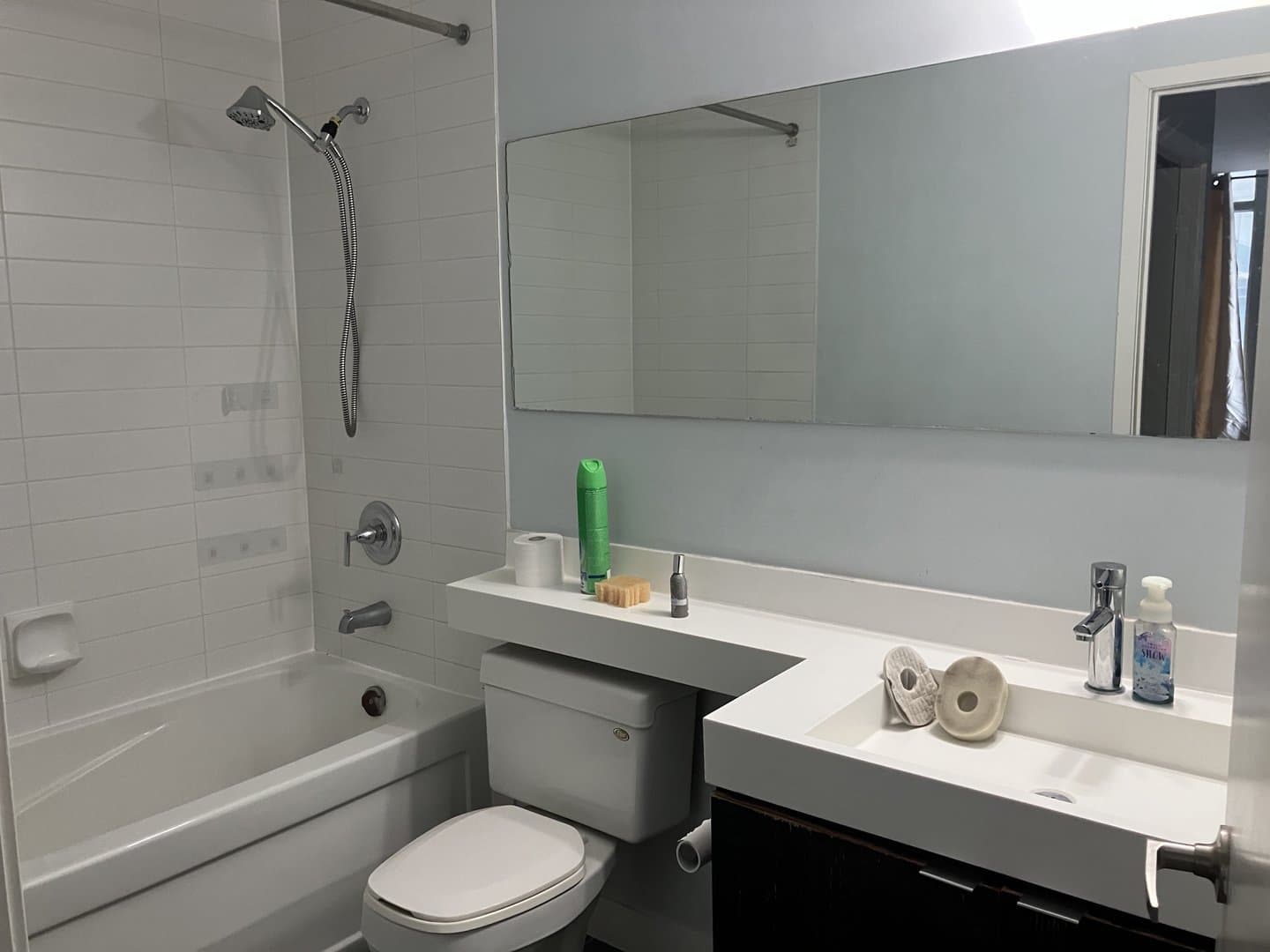 4 Spadina Avenue - Photo 1