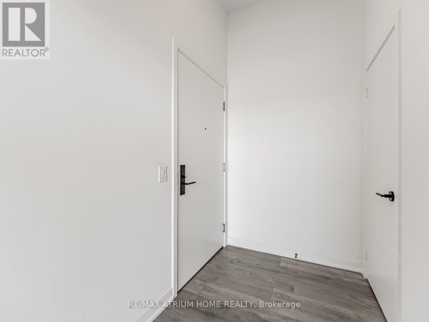 285 Dufferin Street - Photo 2