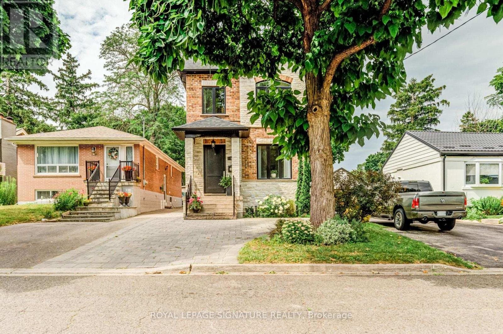 36 Roxaline Street - Photo 1