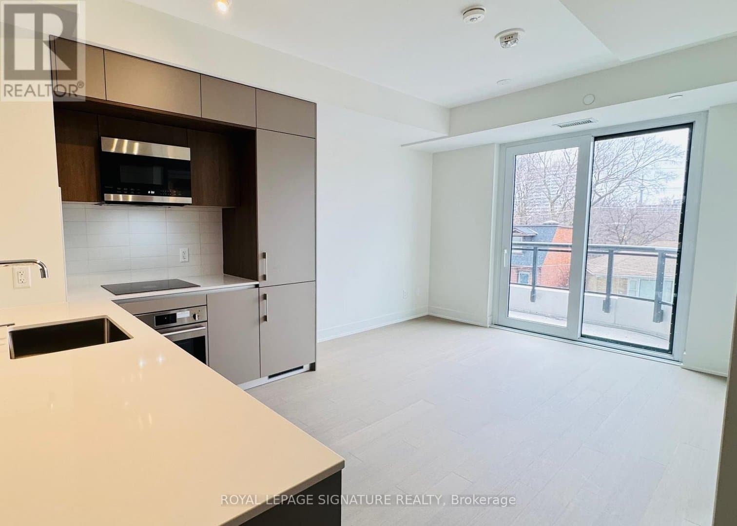 322 Dupont Street - Photo 3