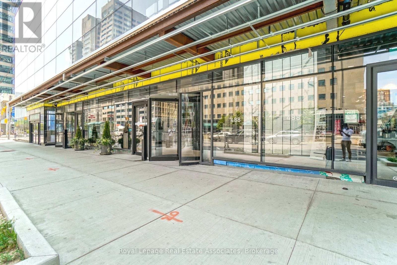488 University Avenue - Photo 2