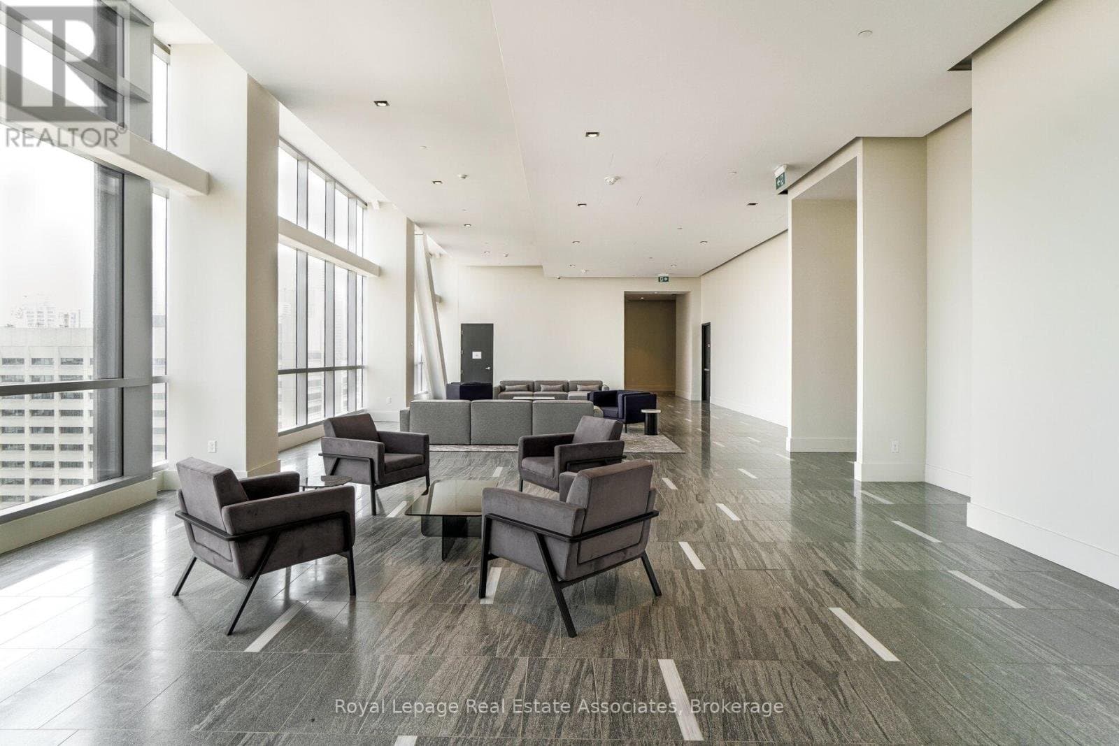 488 University Avenue - Photo 3