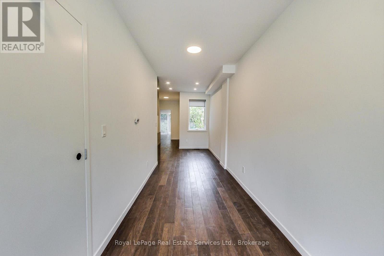 846 Carlaw Avenue - Photo 4