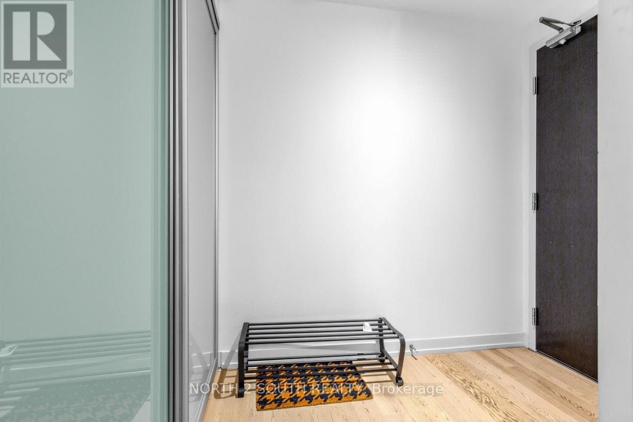 95 Bathurst Street - Photo 2