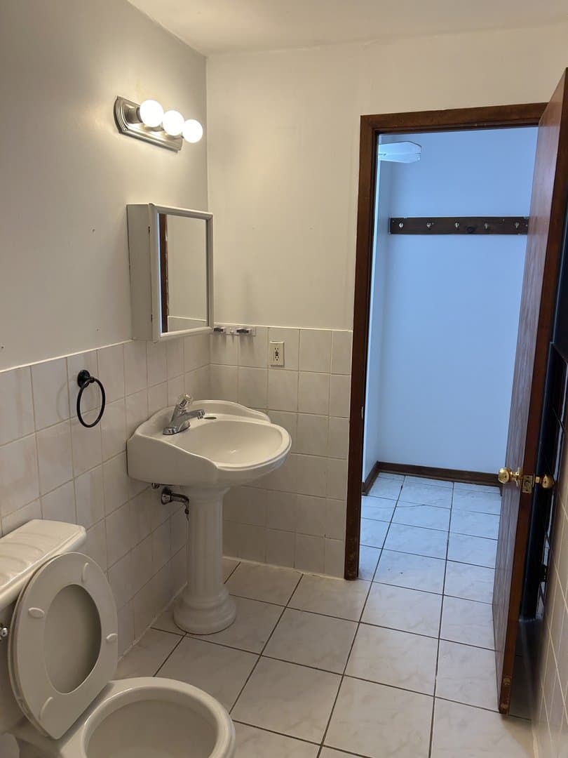 716 College Street - Photo 2