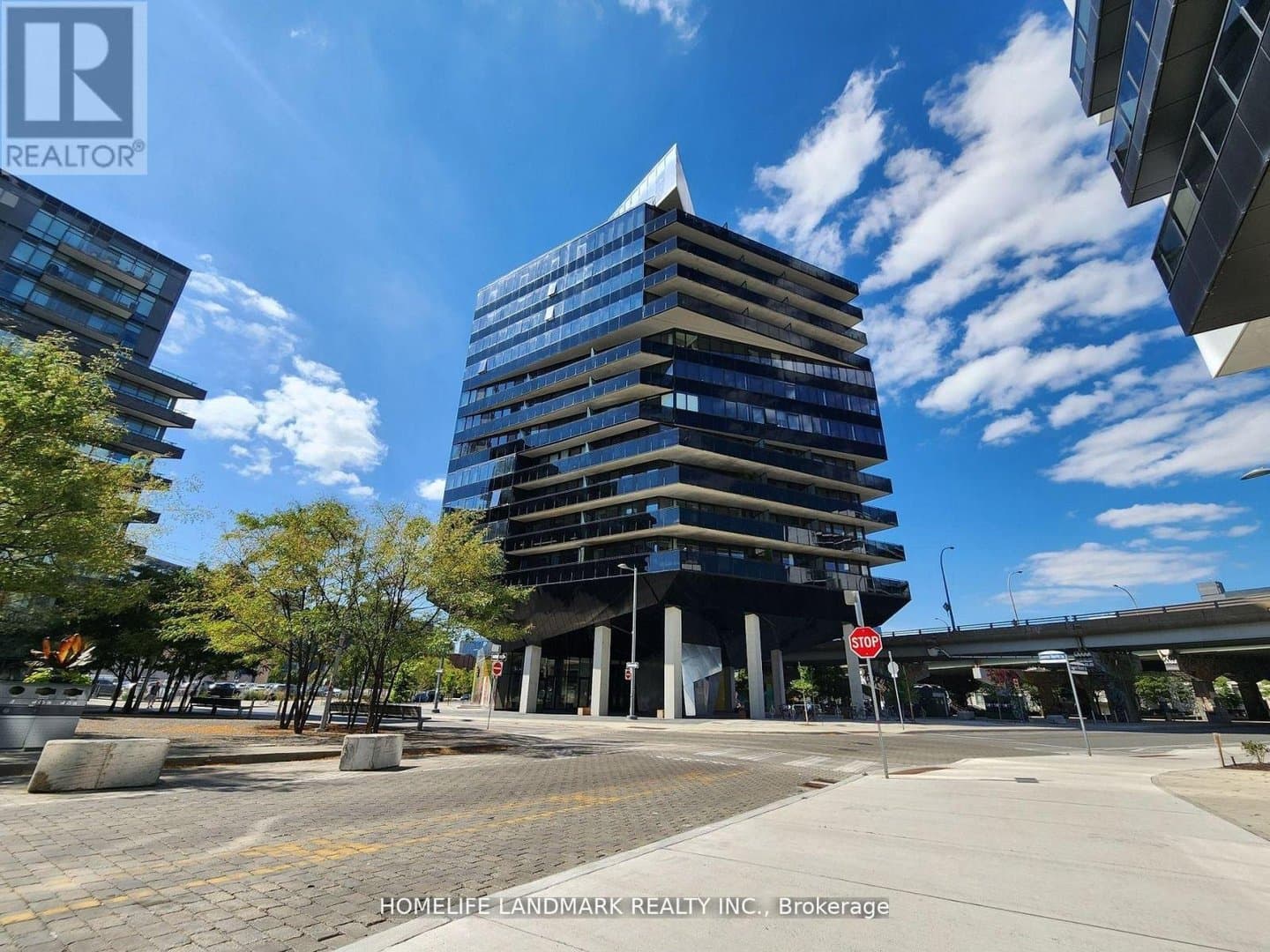 21 Lawren Harris Square - Photo 2