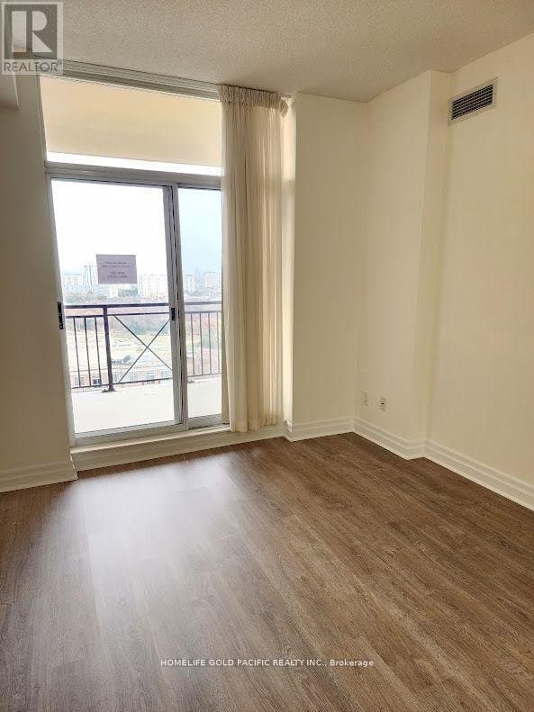 1101 Leslie Street - Photo 3