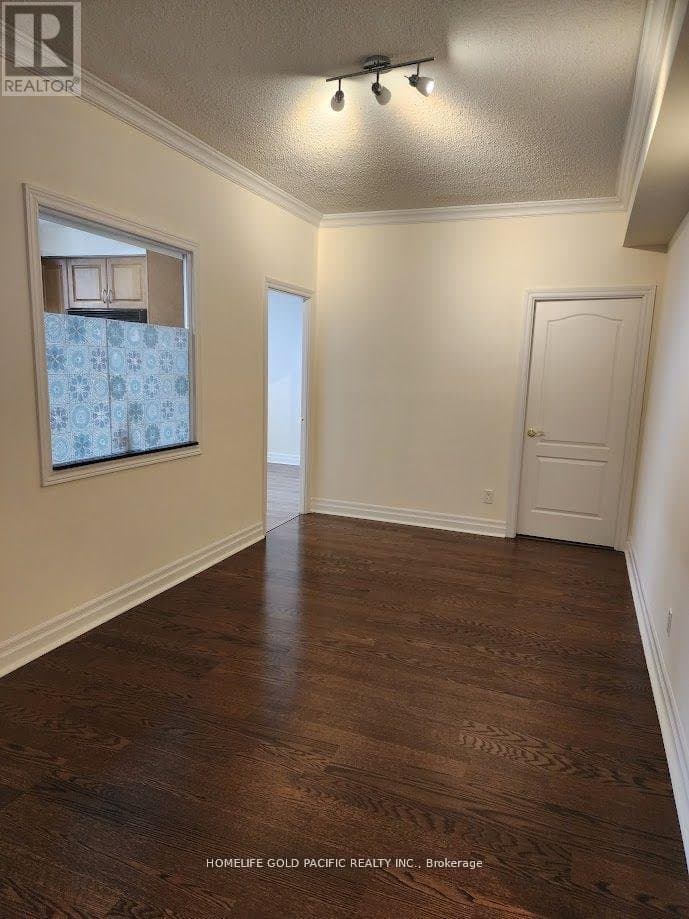 1101 Leslie Street - Photo 4