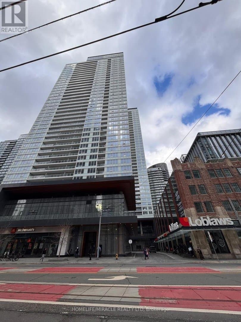 19 Bathurst Street - Photo 2